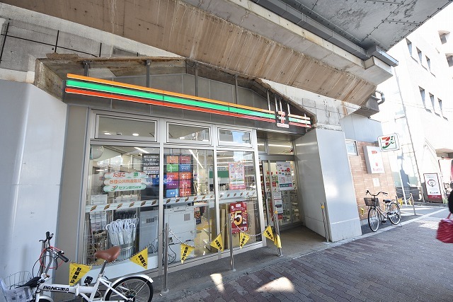 コンビニ　セブンイレブン　大阪東中浜8丁目店（コンビニ）まで724m