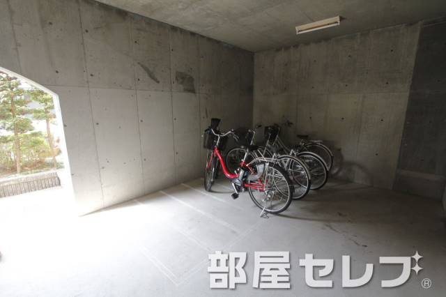 その他共有部分　屋根付き自転車置場です。