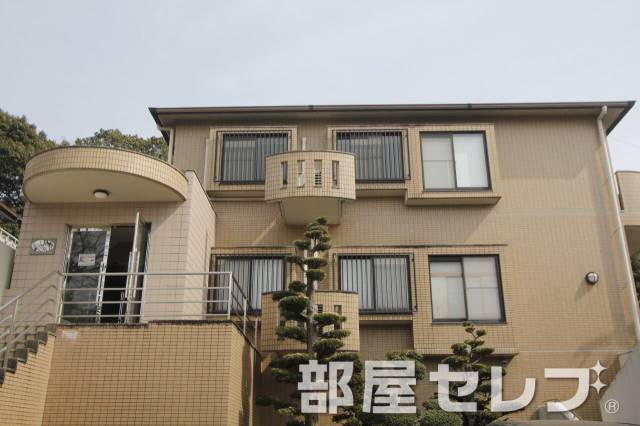 建物外観　タイル貼りのおしゃれなマンションです。