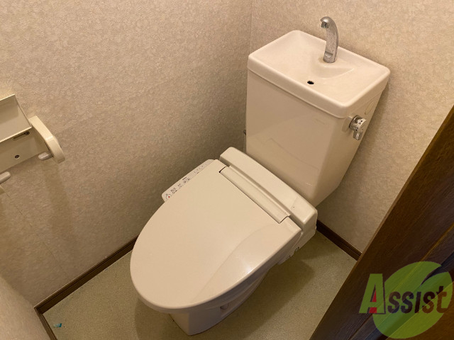 トイレ　トイレはこちらです。十分な広さがございますね