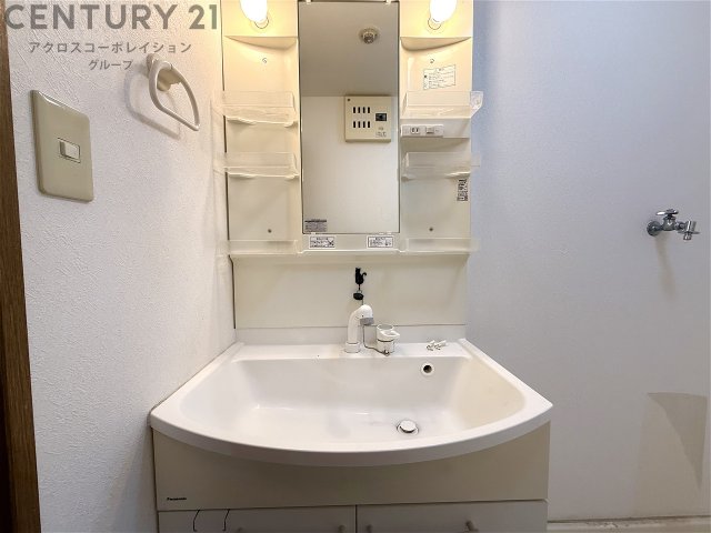 洗面設備　洗髪洗面化粧台つきで便利です！