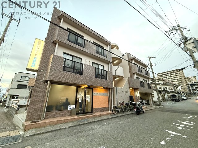 建物外観　タイル張りのオシャレな外観です