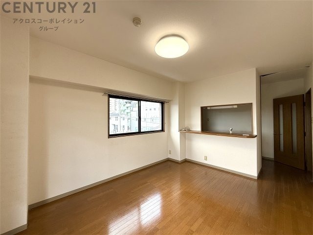 居室・リビング　２面採光の明るいリビングです