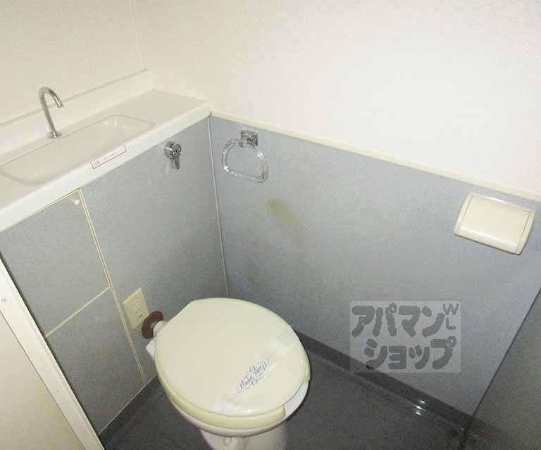 トイレ　３０１号室の写真です。