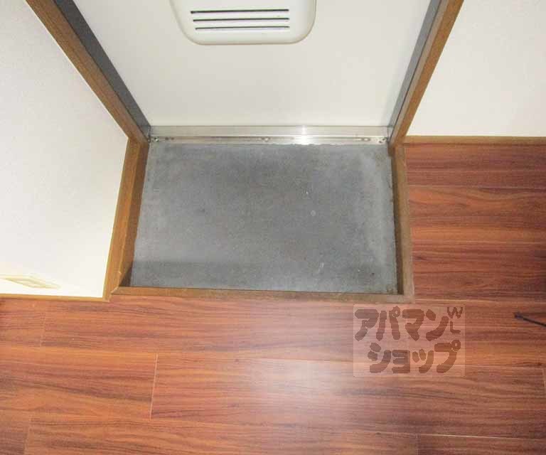 玄関　３０１号室の写真です。