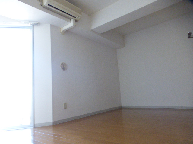 その他部屋・スペース　洋室　別角度より撮影