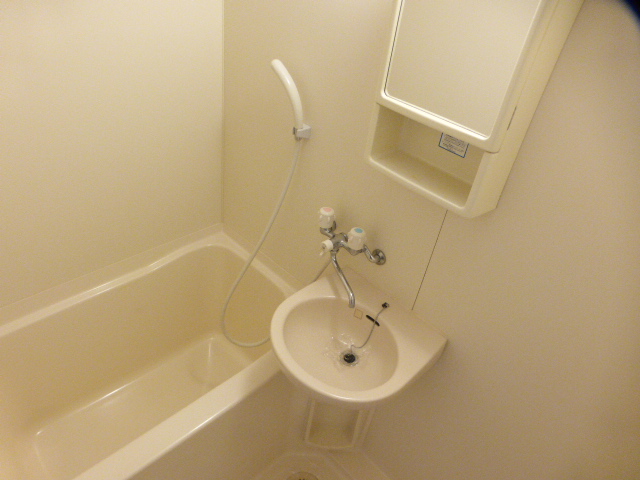 バス・シャワールーム　給湯式　バスルーム