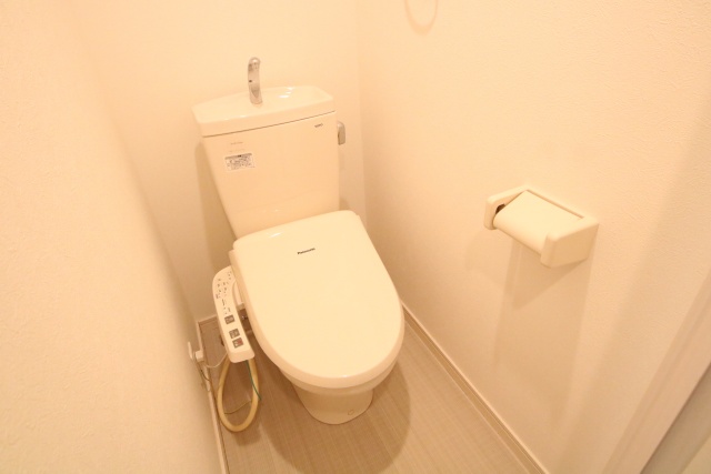 トイレ　※別室の参考写真の為、現況優先です。