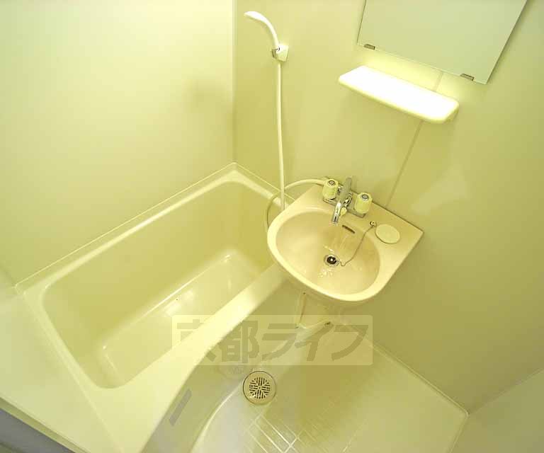 バス・シャワールーム　キレイで清潔感があります。