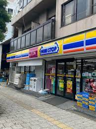 コンビニ　ミニストップ 夕陽ヶ丘店加賀徳酒店（コンビニ）まで320m