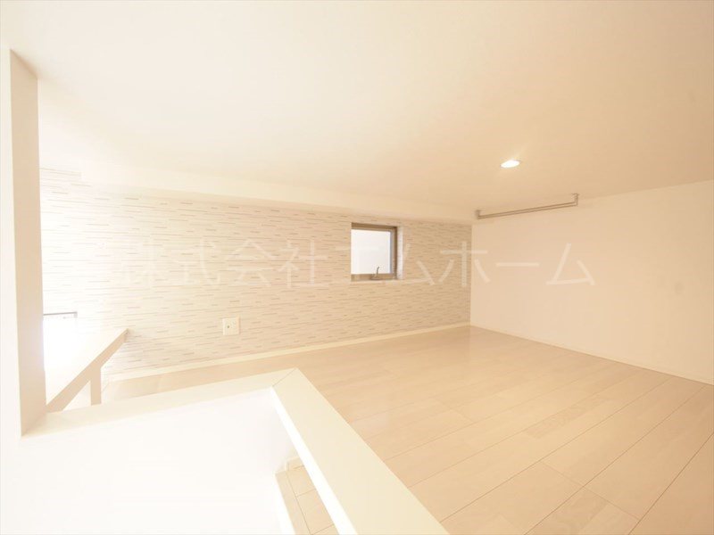 その他部屋・スペース　上段ロフト6.6帖（収納でもお部屋でも使えます）同型写真