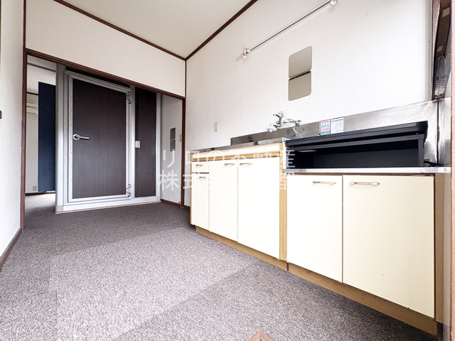 キッチン　二口コンロも置けてお料理のレパートリーも増えますね♪