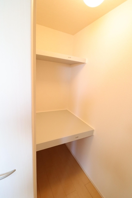 収納　３０２　ウォークインクローゼット