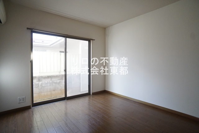 居室・リビング　人気の南向きなので暖かな日差しが入りますね♪