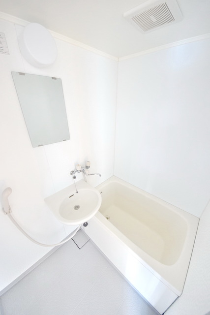 バス・シャワールーム　～一日の疲れを流しましょうっ～