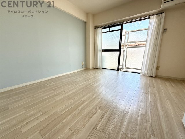 居室・リビング　エアコン付きで快適に過ごせます♪