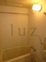 バス・シャワールーム　浴室乾燥機能付のバスルーム！