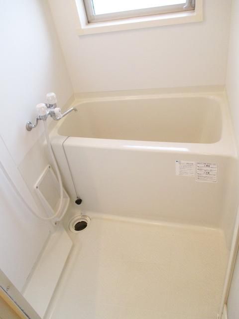 バス・シャワールーム　★窓付きのバスルームです★