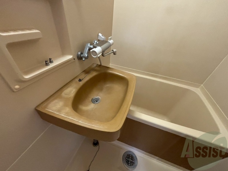 洗面設備　ユニットバス内の洗面台です。朝の身支度もスムーズです。