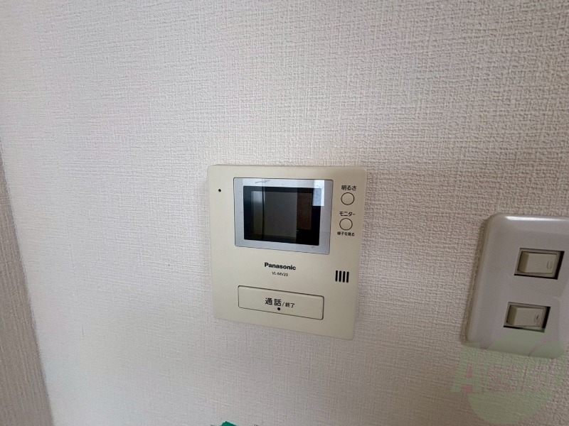 セキュリティ　ＴＶモニター付インターホンです。来客者の顔が見えるので安心！