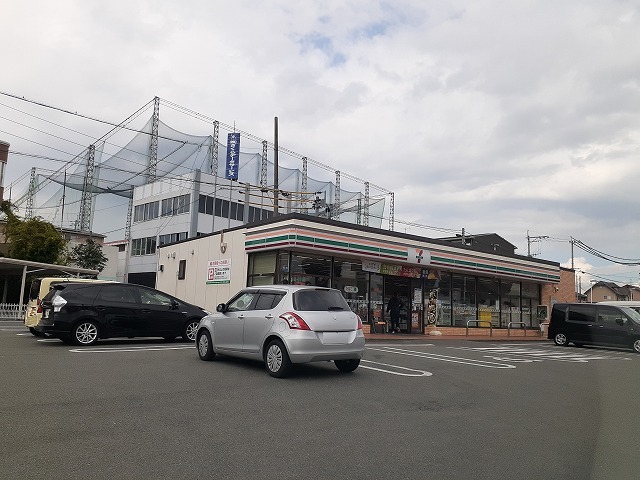 コンビニ　セブンイレブン熊本インター店（コンビニ）まで700m