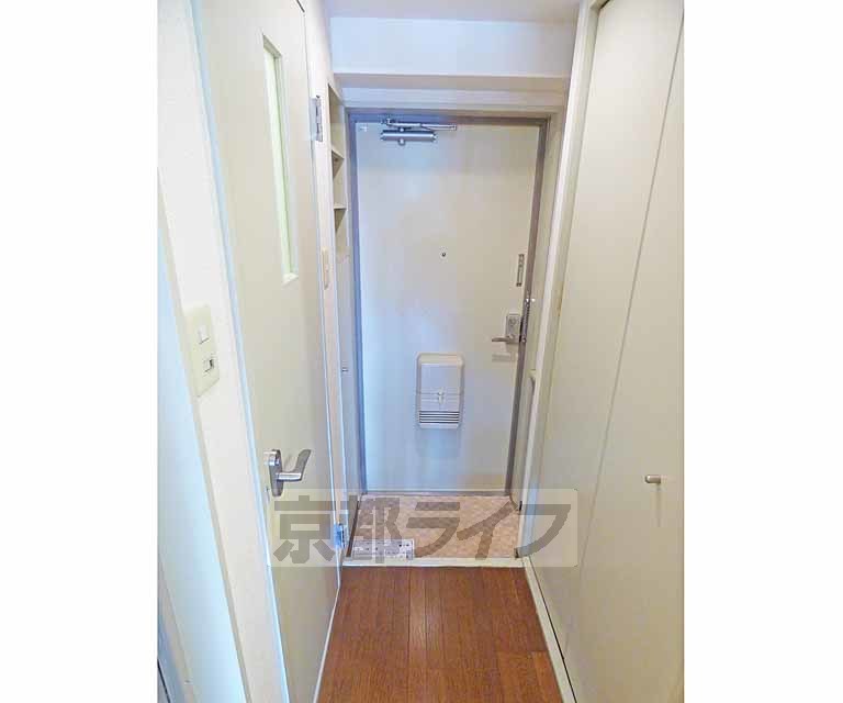 玄関　広々とした玄関です。