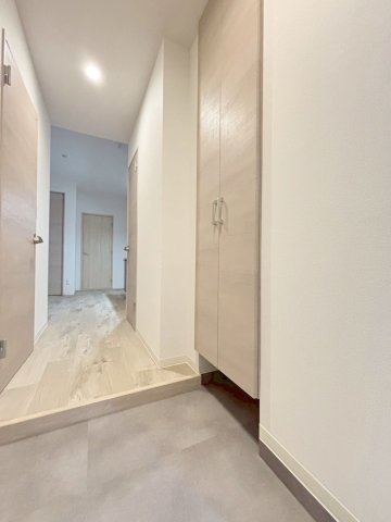 玄関　※同シリーズのイメージ写真となります（※写真と実部屋に違いが