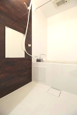 バス・シャワールーム　落ち着いた空間のお風呂です