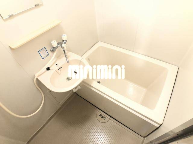 バス・シャワールーム　ゆったり入れるお風呂です