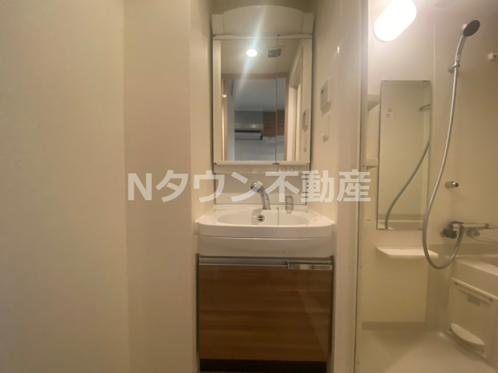 洗面設備　使いやすい独立洗面台です