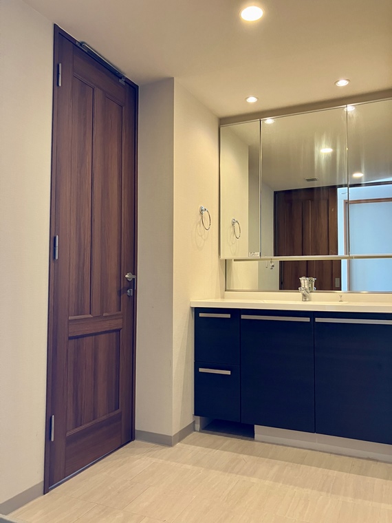 洗面設備　スペースが確保できる洗面所です