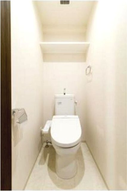 トイレ　温水洗浄便座です