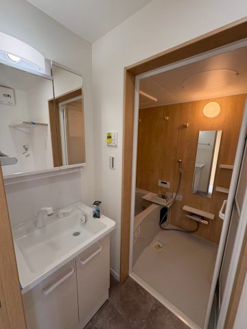 洗面設備　スペースが確保できる洗面所です