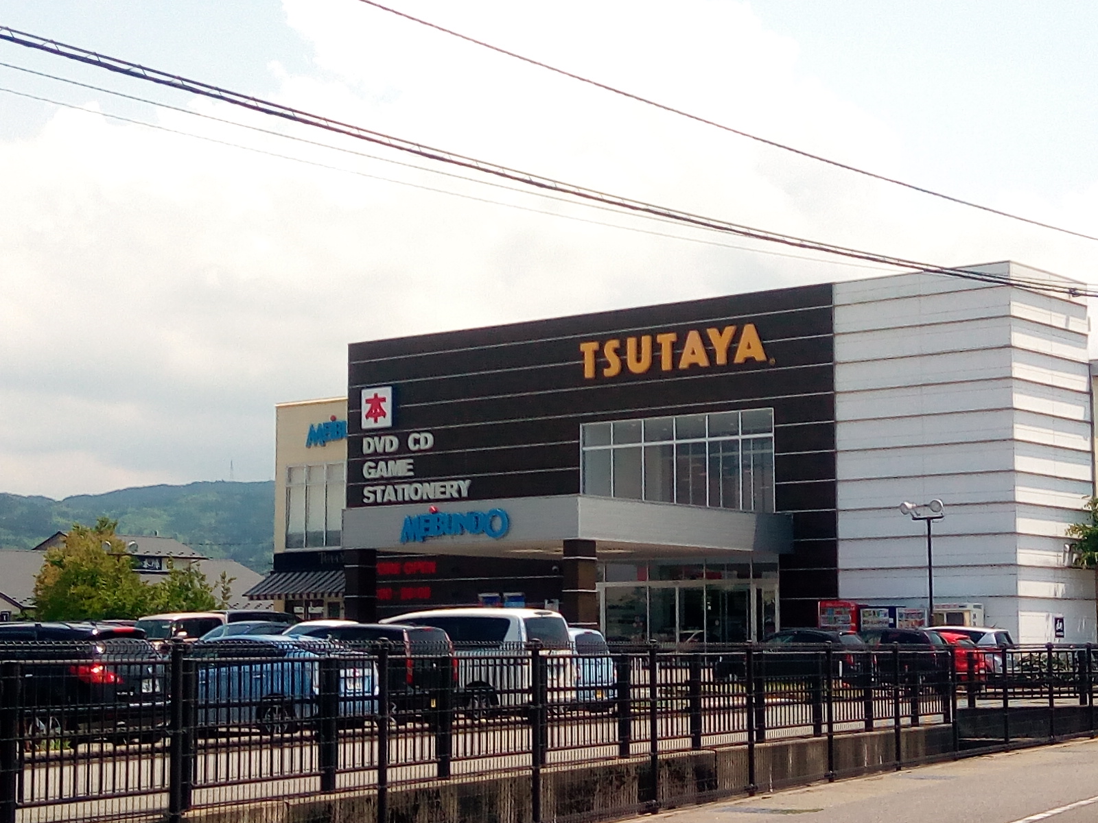 レンタルビデオ　TSUTAYA金沢野々市店（レンタルビデオ）まで583m