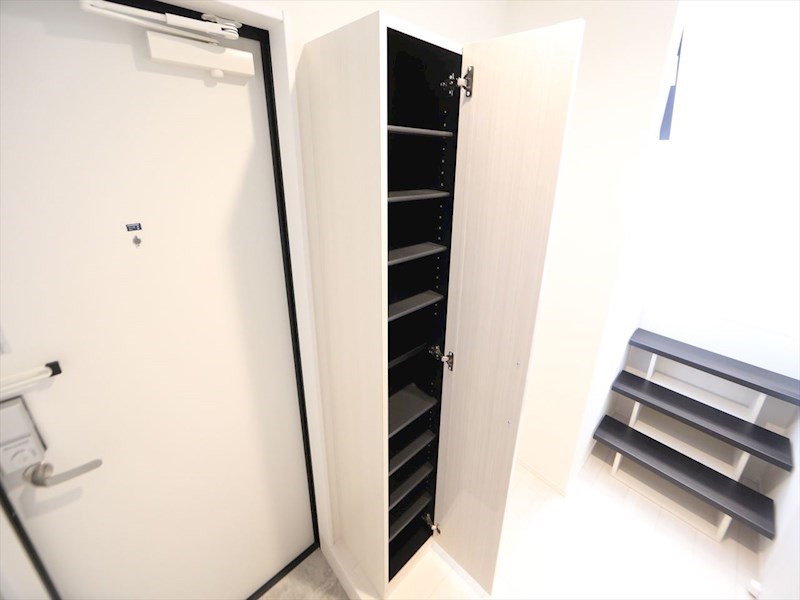 玄関　玄関　シューズボックス付（収納充実してます）　同仕様写真