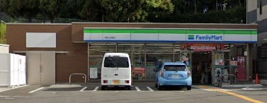 コンビニ　ファミリーマート 吹田山田東店（コンビニ）まで1055m