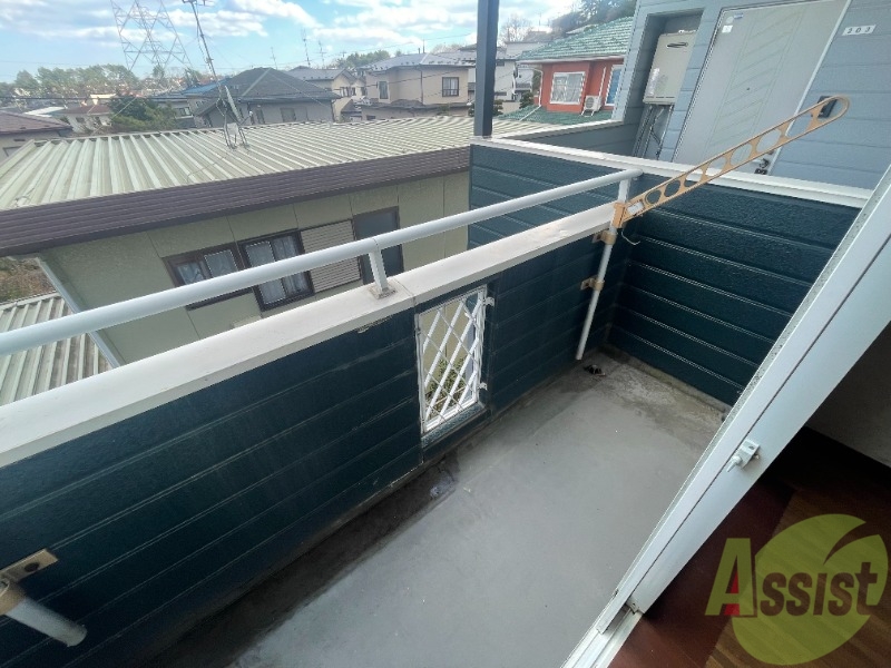 バルコニー　バルコニーはこちらになります。洗濯物も干せそうですね。