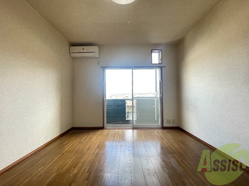 居室・リビング　こちら生活のメインとなる７．１帖の洋室になります。