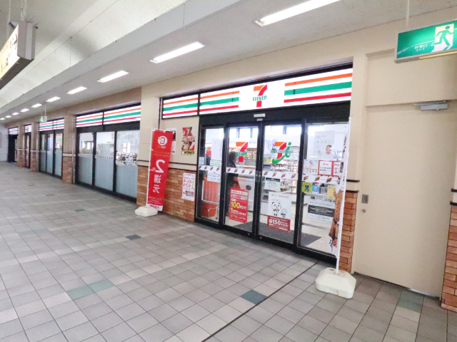 コンビニ　セブンイレブン小田急六会日大前店（コンビニ）まで396m