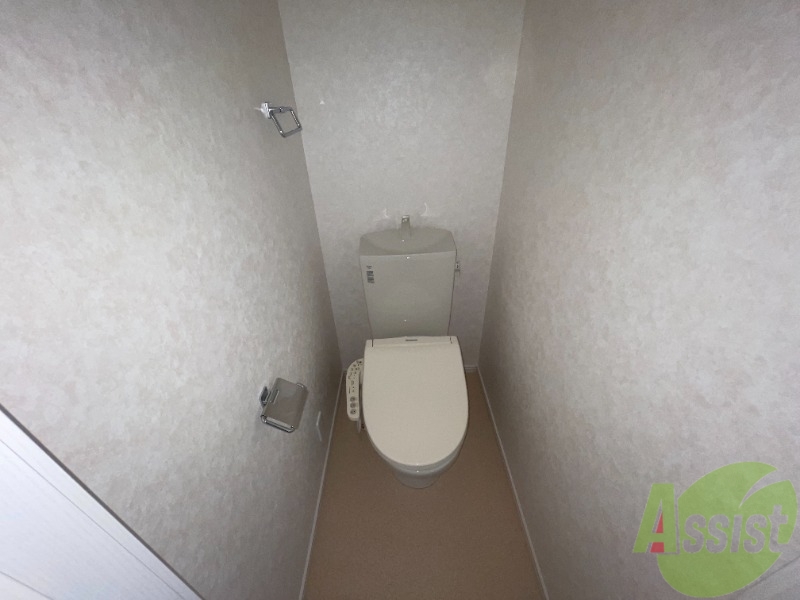 トイレ　嬉しいウォシュレット機能付きです。シャワートイレは便利ですね