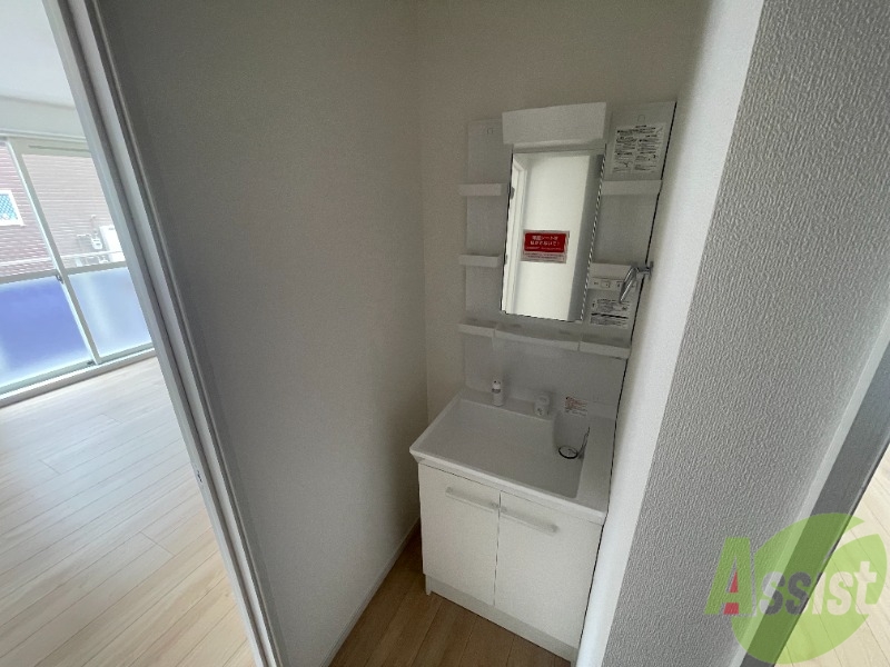 洗面設備　洗面台は独立しています。朝の身支度はこちらでどうぞ～