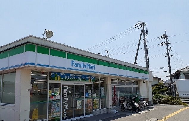 コンビニ　ファミリーマート浦堂店様（コンビニ）まで800m