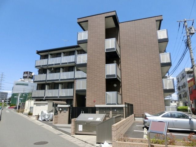 建物外観　オートロック付のマンションですよ。