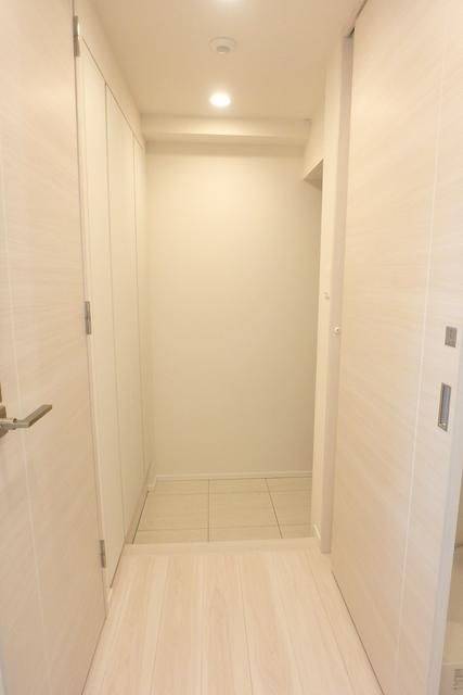 玄関　写真は同タイプ住居です。