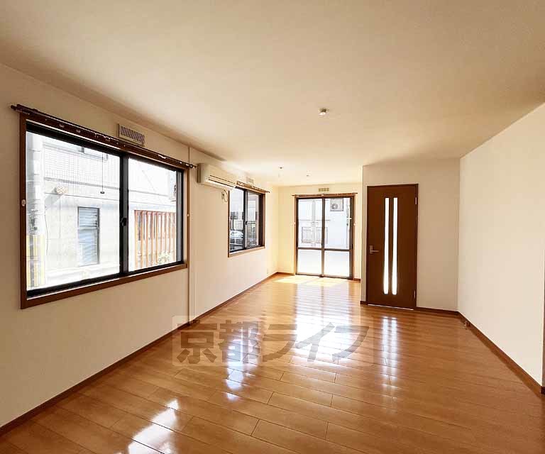 居室・リビング　ひろびろとした居室です。ゆったりくつろげますね。