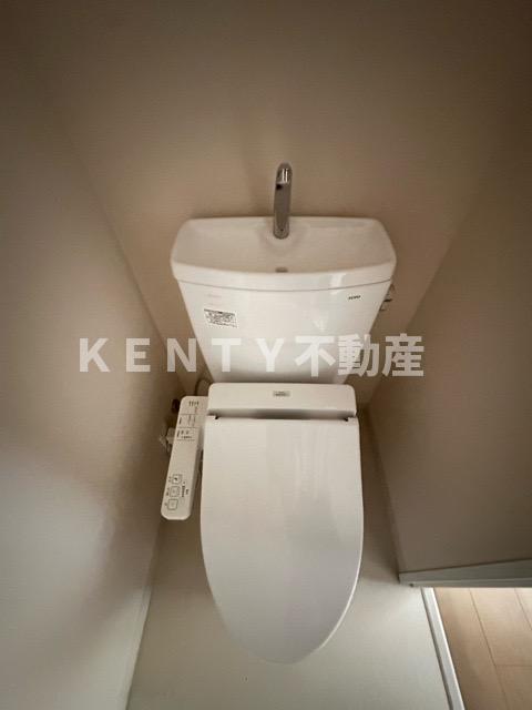 トイレ　落ち着いた色調のトイレです