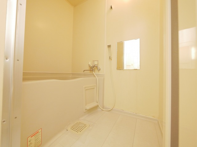 バス・シャワールーム　広々快適なバスルームです♪