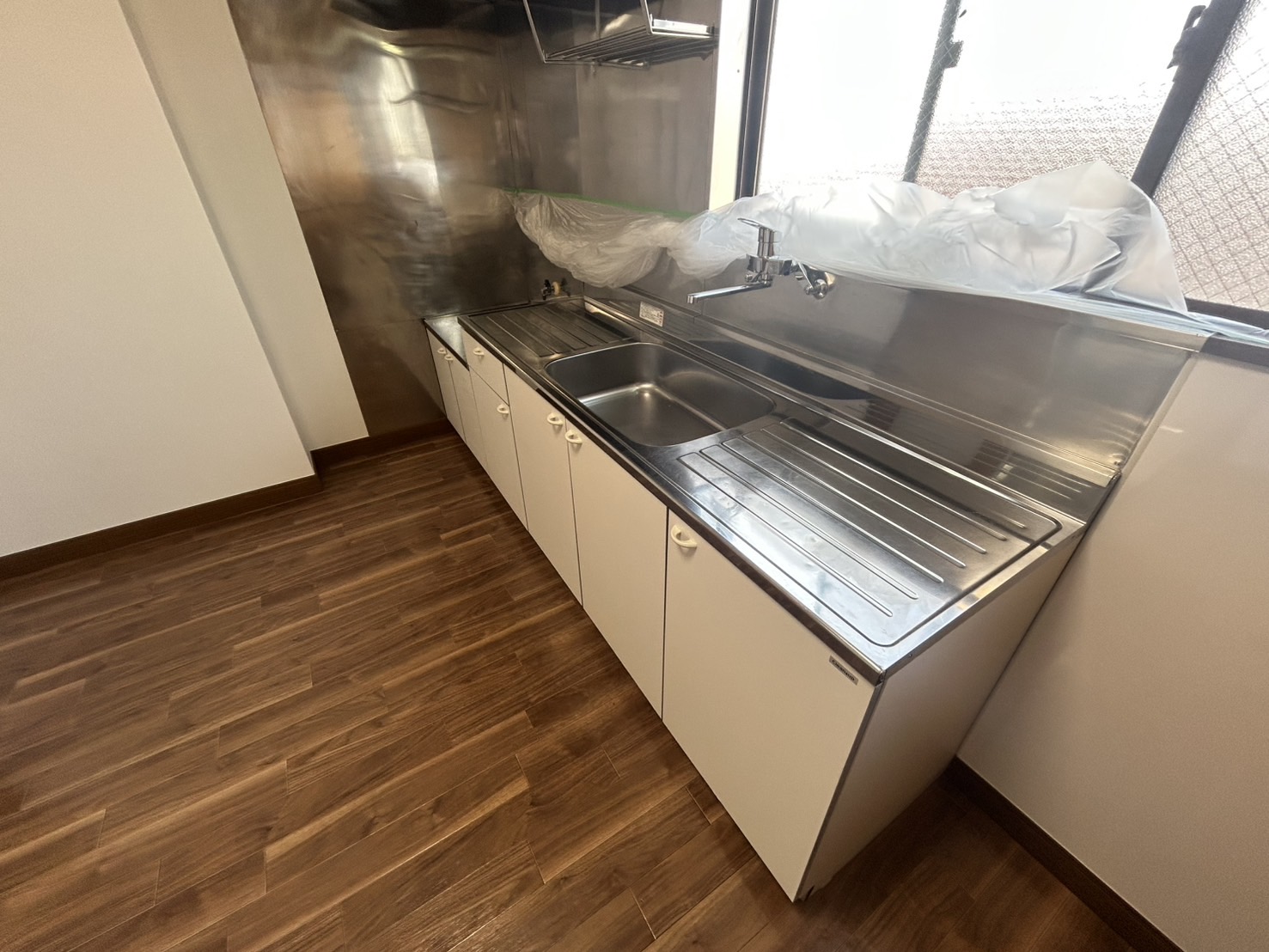 キッチン　写真は内装済み別号室