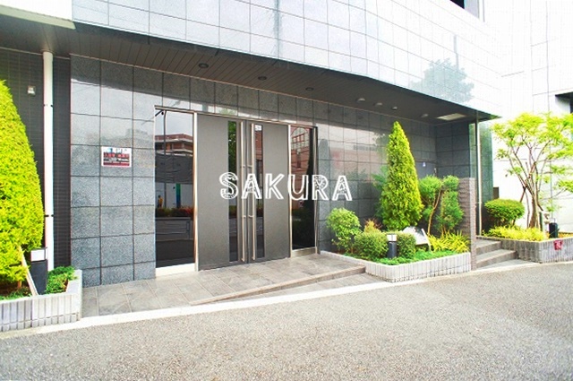 エントランス　お洒落な建物デザイン♪