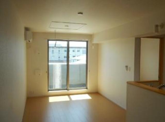 居室・リビング　１４．１帖の広々したＬＤＫ☆